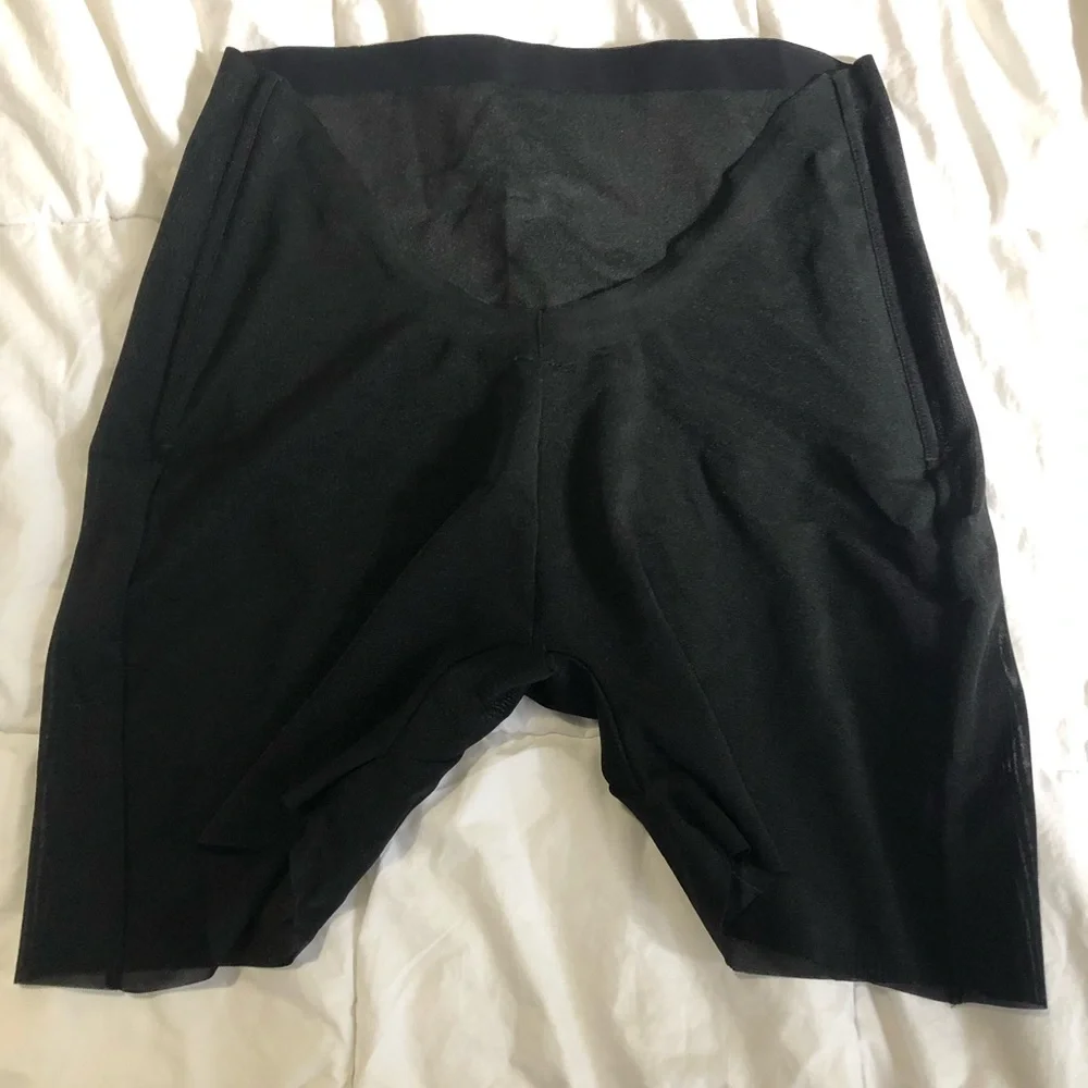 SKIMS shaper wear. SHEER SCULPT LOW BACK SHORT - Picture 3 of 4